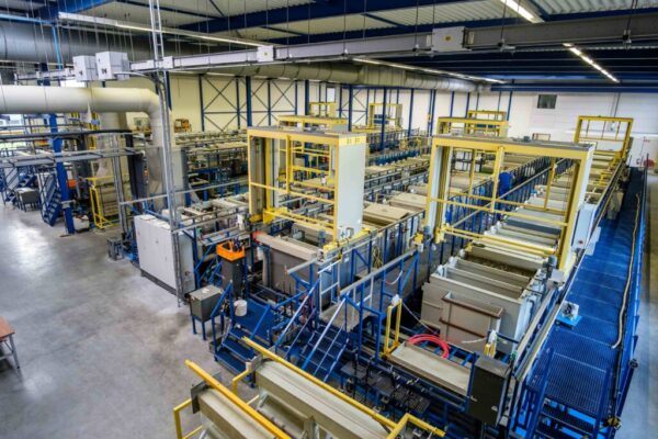 Chemisch nikkel lijn bij Galvano Hengelo